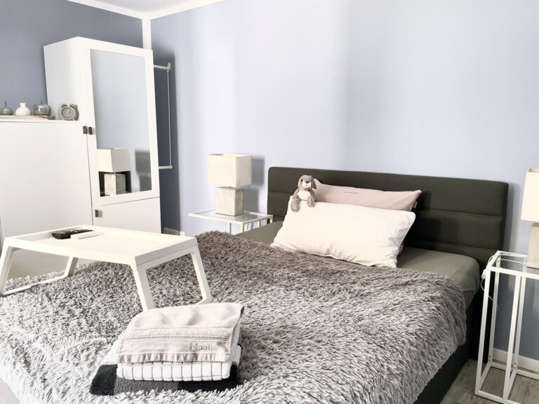 1. Schlafraum unten mit Boxspringbett
