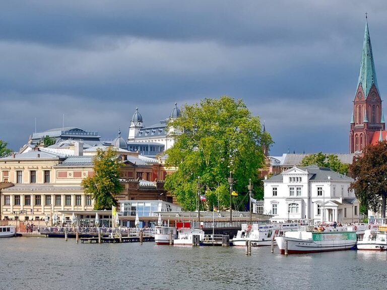 Schweriner Hafen "Weiße Flotte"
